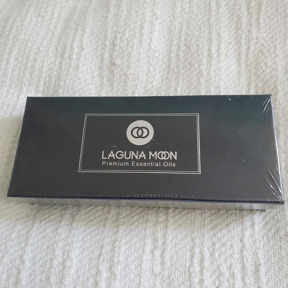 Laguna Moon Premium Essential oils vegan NWT gift set.